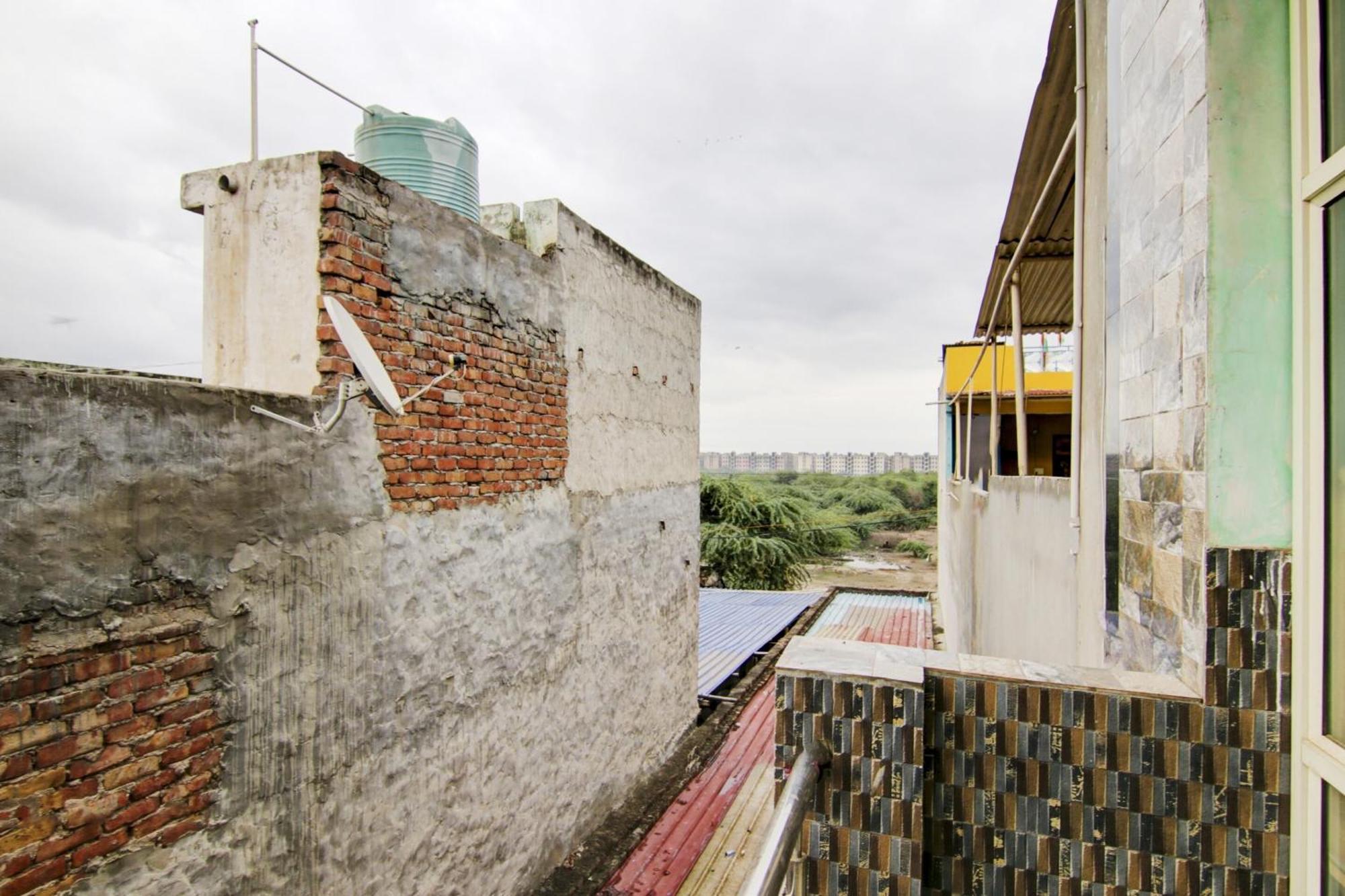Hotel O S Palace Near Samaypur Badli Metro Station Delhi  Ngoại thất bức ảnh