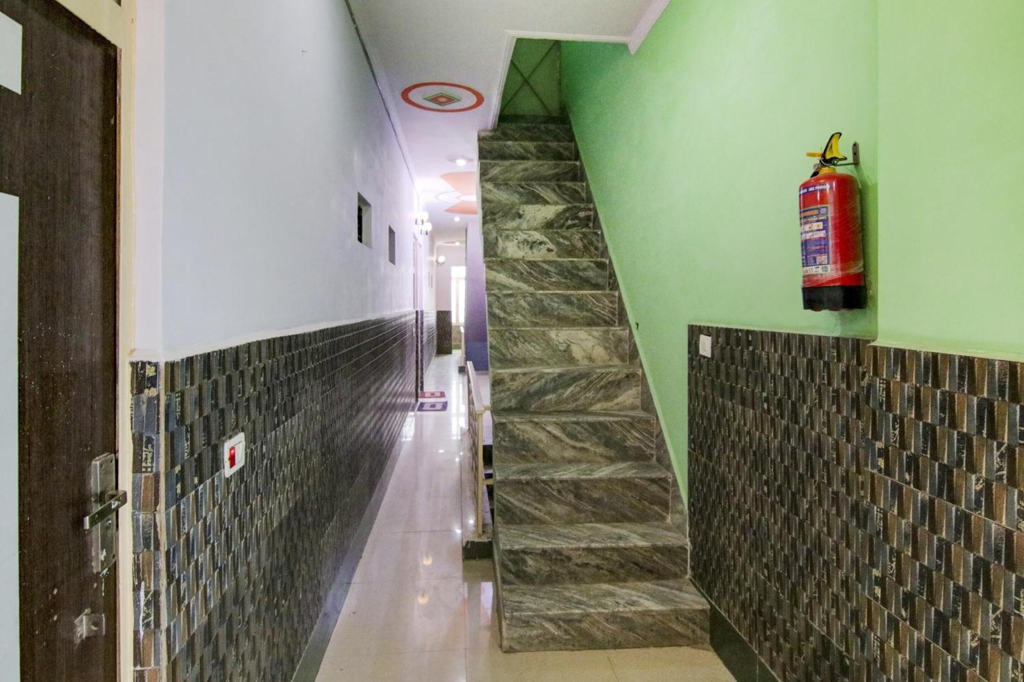 Hotel O S Palace Near Samaypur Badli Metro Station Delhi  Ngoại thất bức ảnh